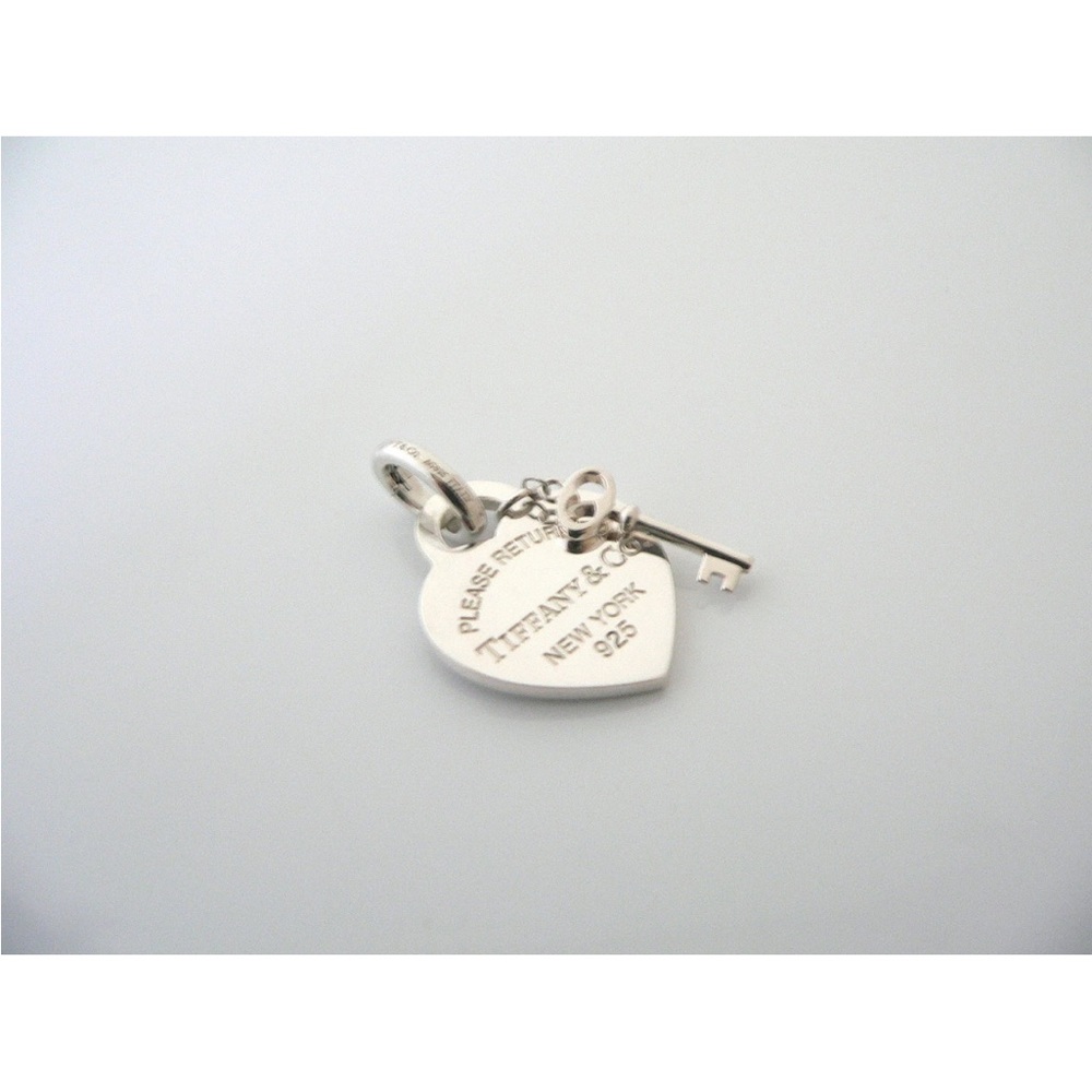 Tiffany & Co. 💯% Auth Return Heart & Key Charm/Pendant w/charm connector&Pouch - Picture 5 of 5